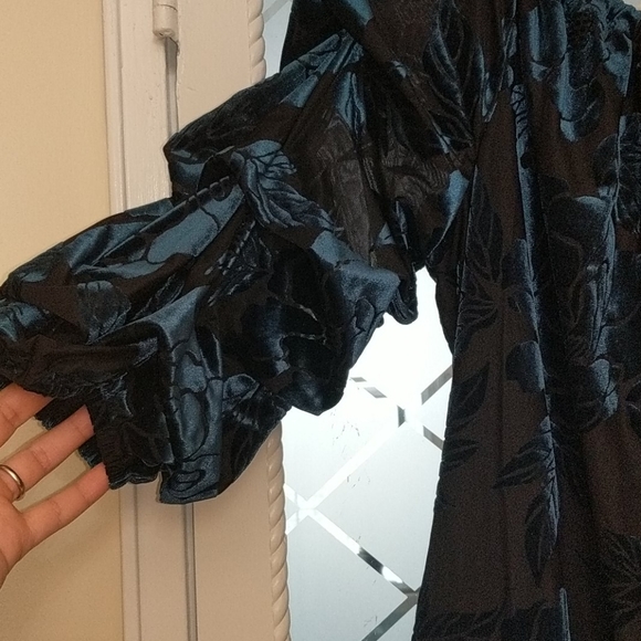 Blouse - Picture 2 of 7